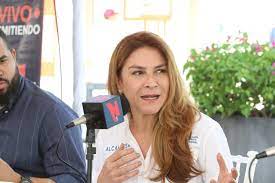 Carolina Mejía afirma que está en reelección