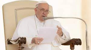 El papa Francisco parte hacia Canadá en "peregrinación penitencial"