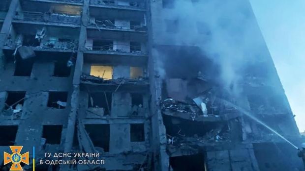 Catorce muertos por disparo de misil ruso a edificio residencial en Odesa