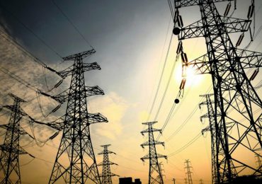 Abinader emite decreto declarando de alto interés nacional proyectos de generación eléctrica