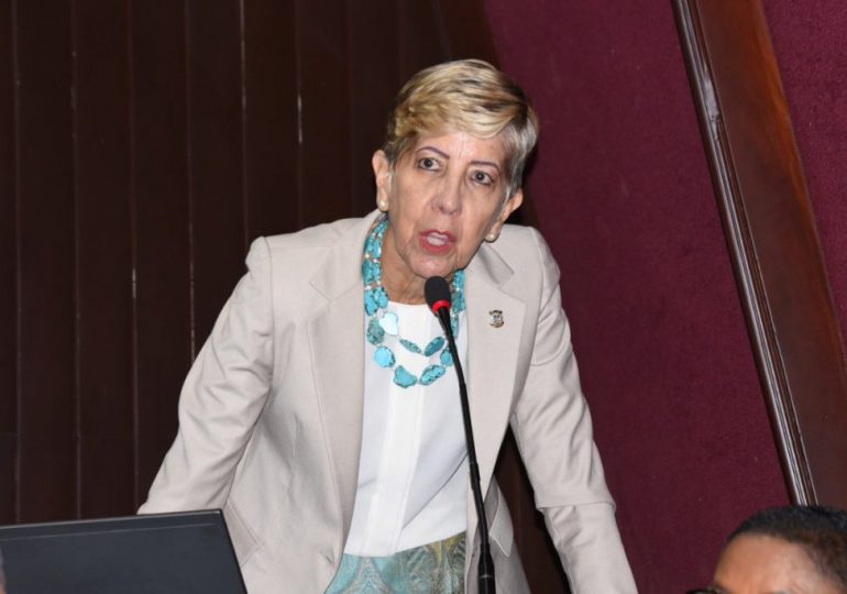 Senadora Ginette Bournigal afirma «Quitaría» a ministro de Energía y Minas