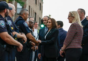 Kamala Harris pide un mayor control de armas