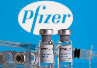 Vacunas contra el covid impulsan resultados de Pfizer en segundo trimestre