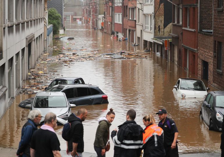 Los muertos por inundaciones en EEUU aumentan a 15