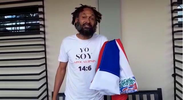 VIDEO | Hombre que pisó Bandera Nacional dice su propósito es llamar a la población a que no se bautice