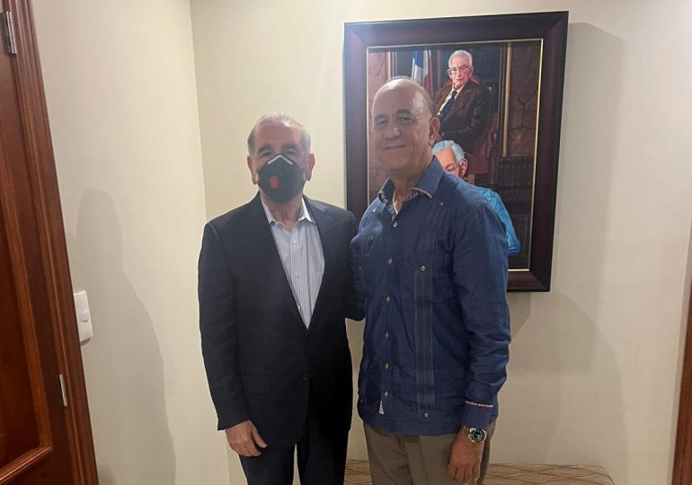 Luis de León visita a Danilo Medina