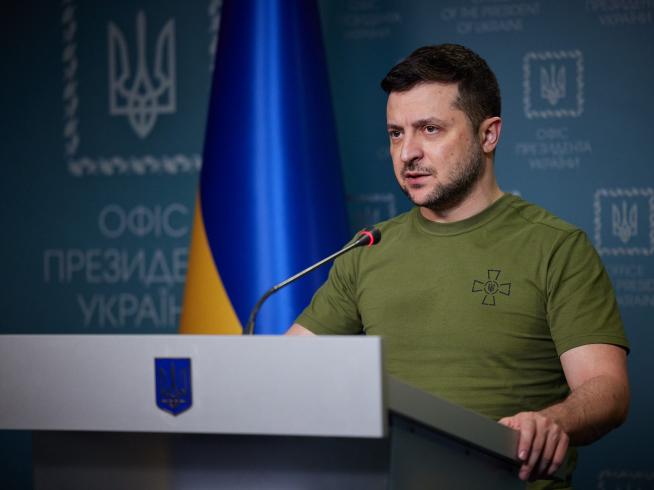 Parlamento de Ucrania respalda a Zelenski en destitución de acusados de traición