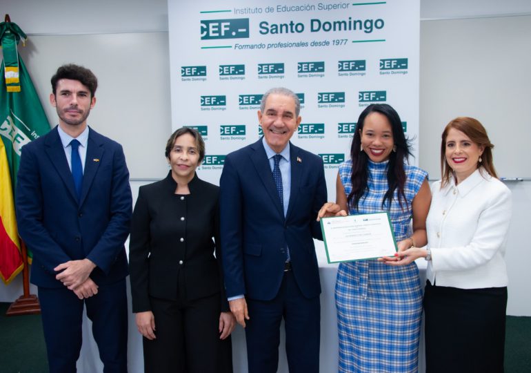 CEF-Santo Domingo y MESCyT especilizan docentes en mentalidad emprendedora