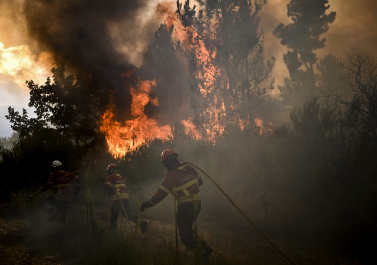 Gran incendio en este de España se reaviva y amenaza parque natural