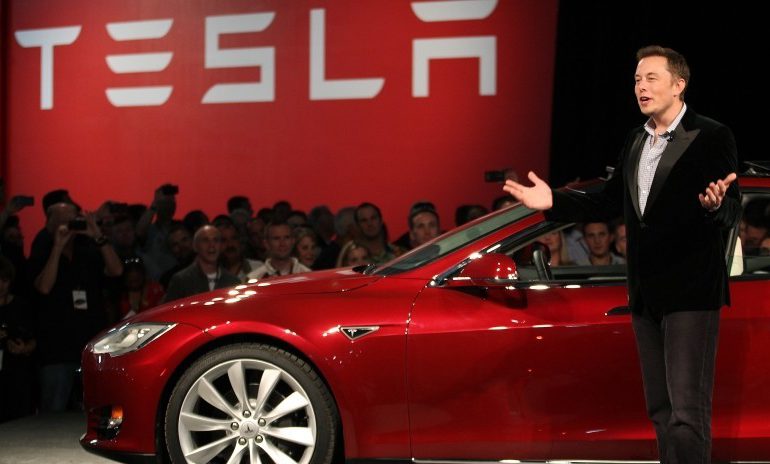 Elon Musk vende acciones de Tesla por casi 7.000 millones de dólares