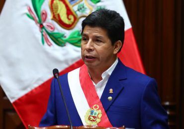 El presidente de Perú cambia a seis ministros y ratifica al jefe de gabinete