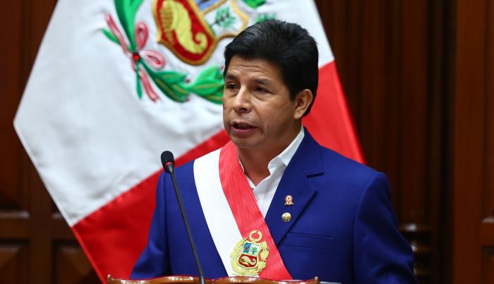 El presidente de Perú cambia a seis ministros y ratifica al jefe de gabinete