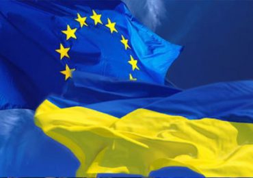 La UE está dispuesta a apoyar a Ucrania "a largo plazo" según Macron
