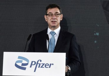 El CEO de Pfizer, Albert Bourla, da positivo al Covid-19