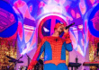 Justin Bieber aparece con  traje de Spider-Man en concierto en Budapest