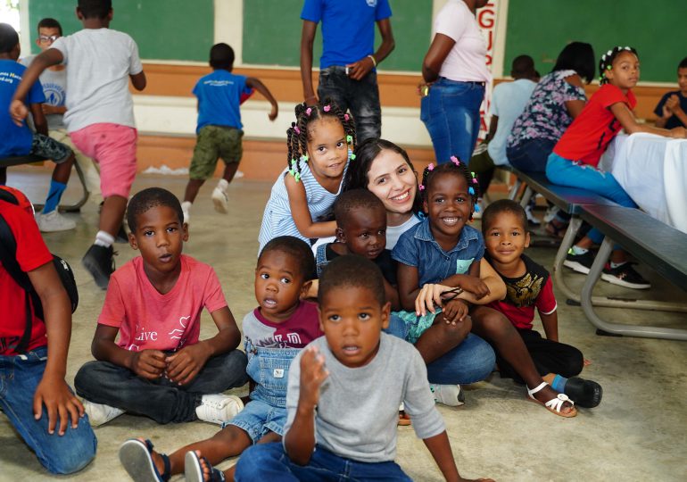 Voluntariado Humano de Corazón impacta a 400 niños en su regreso a clases