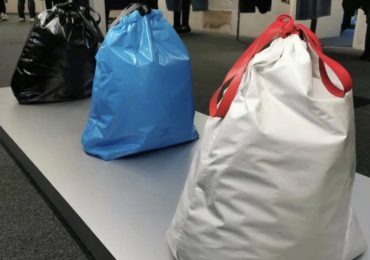 Polémica en redes sociales por bolsa de basura de Balenciaga a la venta por 1.790 dólares