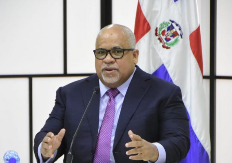 Fabricio Gómez Mazara: "profesionales dominicanos deben tener condiciones salariales  atractivas y competitivas"
