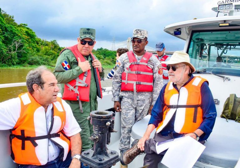 Ministro de Medio Ambiente recorrió rio Ozama para conocer problemáticas ambientales de la zona