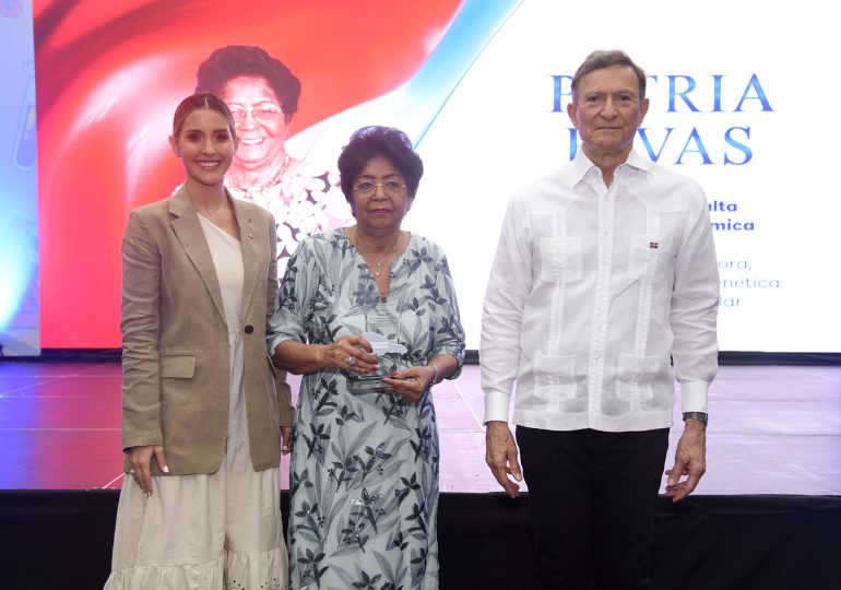Patria Rivas es reconocida como mujer destacada  en el campo de la ciencia