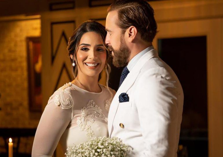 El actor Carlos De La Mota y Laura Pérez realizan emotiva boda