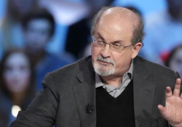 Salman Rushdie, el escritor por el que Irán ofrecía 3 millones de dólares
