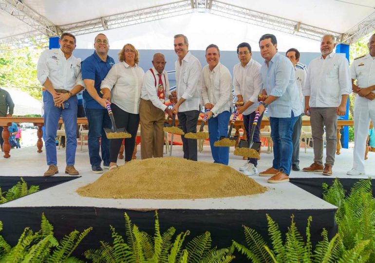 Presidente Abinader da primer palazo para construcción de muelle pesquero en Palenque