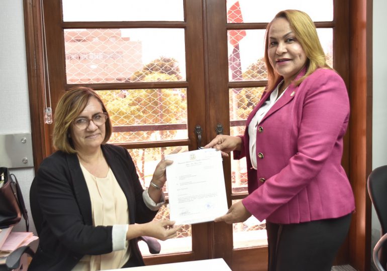 Diputada Ana María Peña deposita proyecto de resolución que reconoce a CERTV