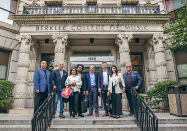 Fundación AES Dominicana y generadora Itabo abren puertas para que estudiantes de RD estudien música en Berklee