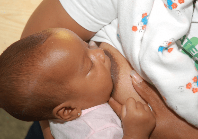 UNICEF exhorta a continuar impulsando la lactancia y el contacto piel con piel después del parto