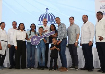 Presidente Abinader entrega 300 nuevos apartamentos de primera etapa del Plan Mi Vivienda-Hato Nuevo