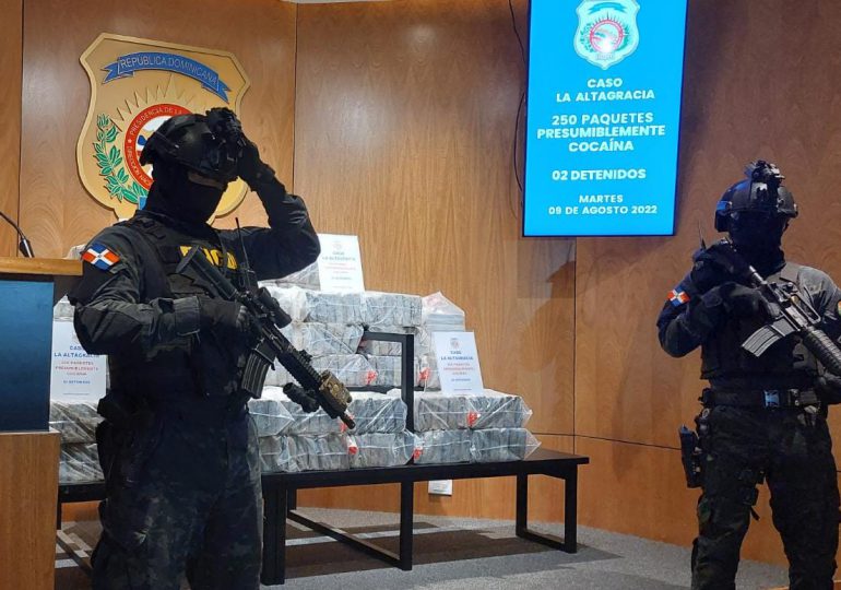 DNCD incauta 250 paquetes de cocaína; apresa un colombiano y un venezolano