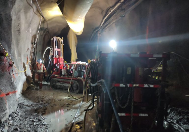 Equipos de excavación traídos desde Canadá permiten avance en rescate de mineros