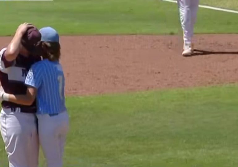 Video | Bateador de Pequeñas Ligas consuela a lanzador del equipo contrario tras "golpear" a otro