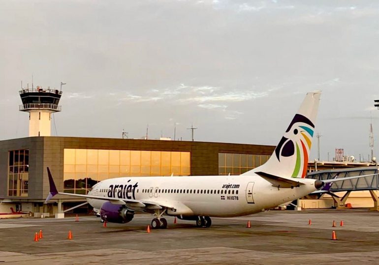 ARAJET realiza vuelo a Bogotá con La Peña por un Mejor País