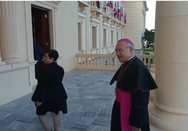 VIDEO | Enviado del Papa llega al Palacio Nacional a reunirse con el presidente Abinader