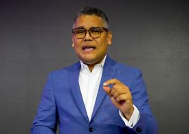 Carlos Peña califica Gobierno del PRM como el “cambio” de reversa