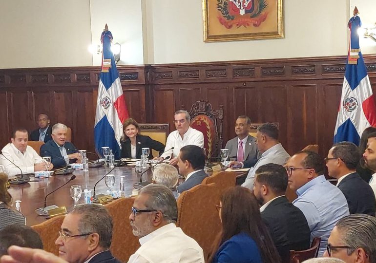 Presidente Luis Abinader se reúne con el Consejo de Ministros Ampliado