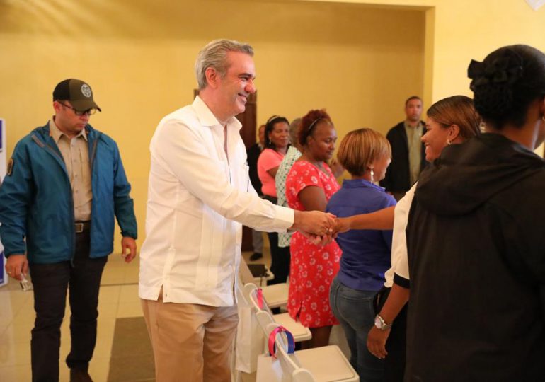 Abinader exhorta mujeres de San Juan organizarse en estructuras formales para mayor acceso a apoyo financiero y capacitación