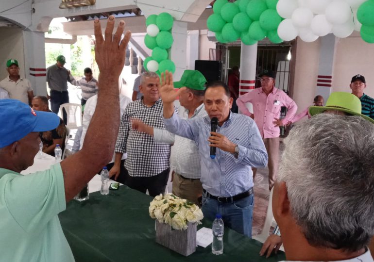 Radhamés Jiménez afirma gobierno lleva a la quiebra productores de arroz y cacao de la provincia Duarte