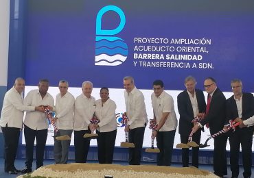 Abinader deja iniciada ampliación de Acueducto Barrera de Salinidad en SDN