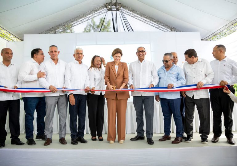 Vicepresidenta y ministro de Obras Públicas inauguran carretera Loma Mala en Monseñor Nouel