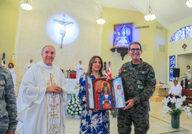 Develan escultura de la “Virgen de la Altagracia” en Parroquia del MIDE