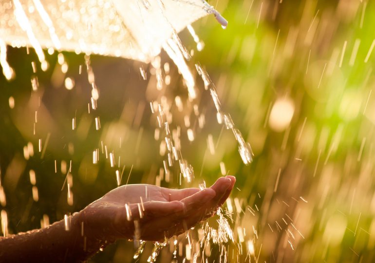 El agua de lluvia ya no es potable en ningún lugar del mundo, según estudio