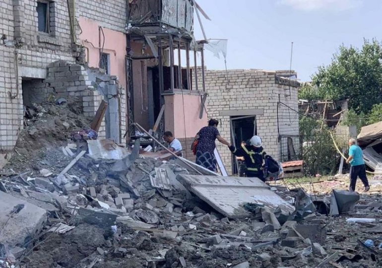 Un bombardeo ruso en el sur de Ucrania deja 12 heridos