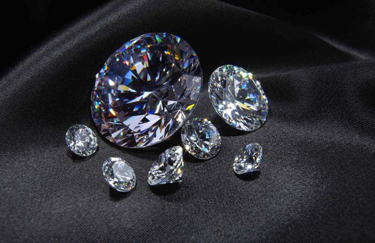 Diamantes creados en laboratorio en India