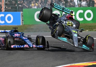 Hamilton abandona en primera vuelta el GP de Bélgica