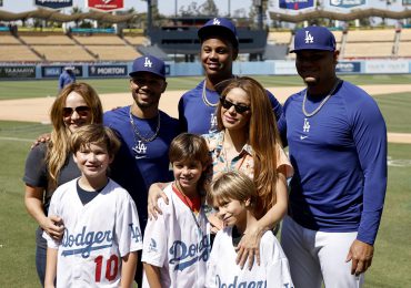 Shakira asiste al estadio de los Dodgers con sus hijos