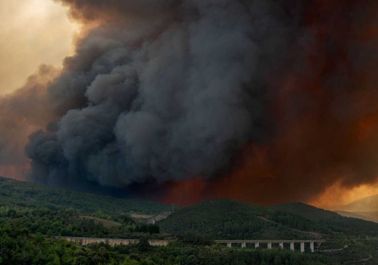 Contenido el avance del gran incendio que asola al este de España
