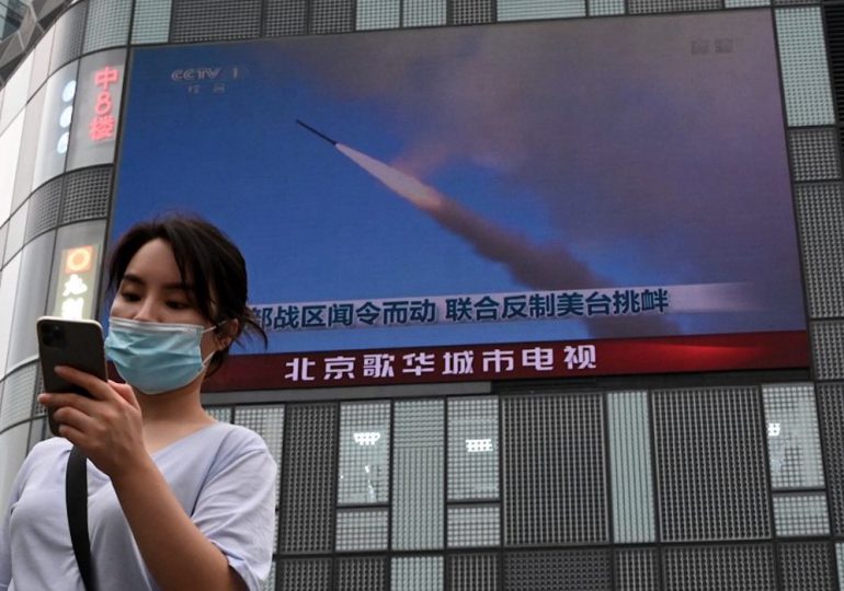Japón cree que misiles chinos cayeron en su zona económica exclusiva